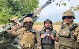 Soldiers from the 80th Air Assault Brigade with a British L119 howitzer