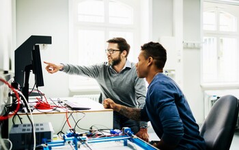 An engineering tutor helps a student